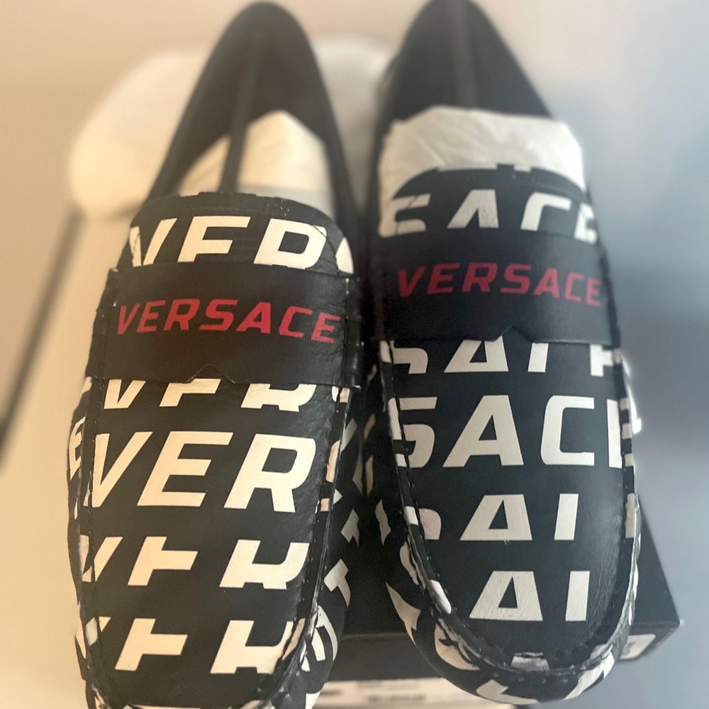 MEN'S VITELLO ST. VERSACE LOGO Speed Driving Loafer WHT/BLK/RED (2018) - Picture 4 of 6